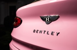 Bentley Bentayga in Candy Pink, 2025, boot badge
